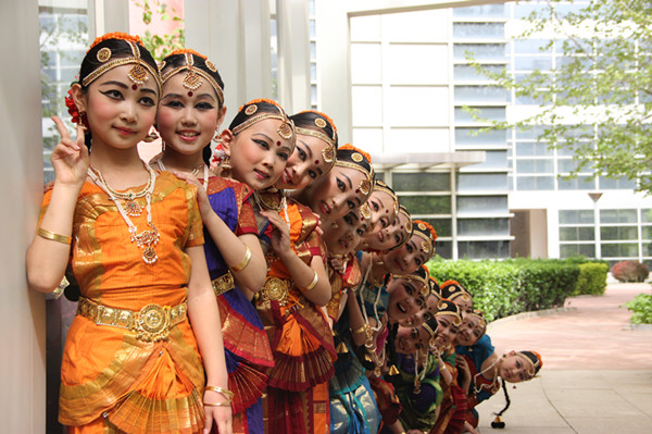 小学印度舞《欢乐的脚铃》，参演北京市第十八届学生艺术节 